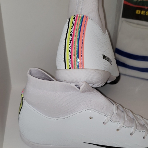 New BINBINNIAO Soccer Shoes. - Picture 5 of 12